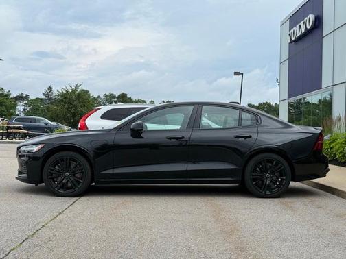 2024 Volvo S60 Recharge Plug-In Hybrid T8 Ultimate Black Edition