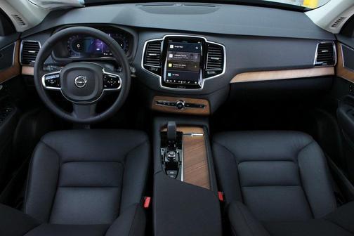 2024 Volvo XC90 B5 Plus Bright Theme
