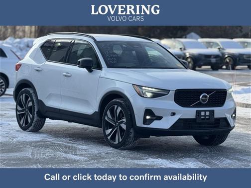 2023 Volvo XC40 B5 Plus Dark Theme