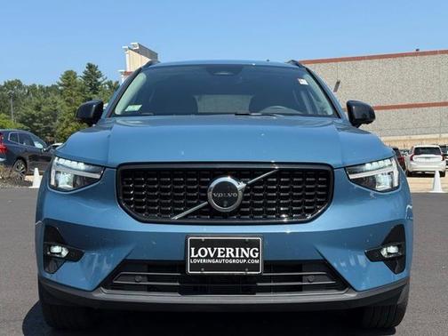 2024 Volvo XC40 B5 Plus Dark Theme