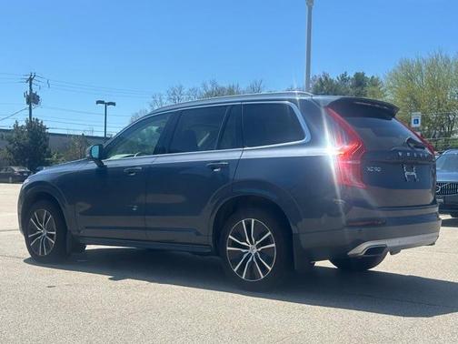 2020 Volvo XC90 T5 Momentum 7 Passenger