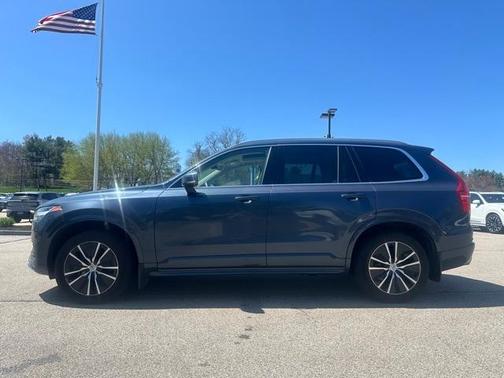 2020 Volvo XC90 T5 Momentum 7 Passenger
