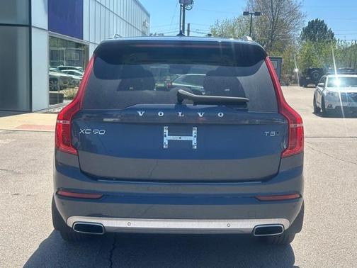 2020 Volvo XC90 T5 Momentum 7 Passenger