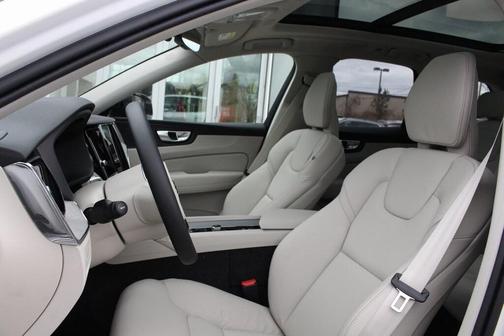 2025 Volvo XC60 Plug-In Hybrid T8 Plus