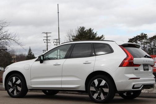 2025 Volvo XC60 Plug-In Hybrid T8 Plus