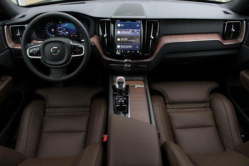 2025 Volvo XC60 B5 Ultra