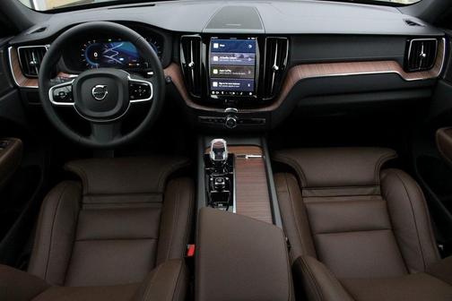 2025 Volvo XC60 B5 Ultra