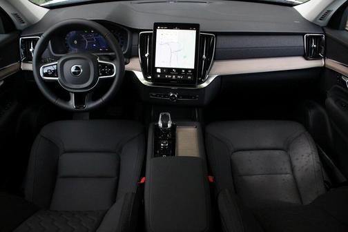 2025 Volvo XC90 B5 Core