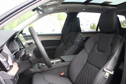 2025 Volvo XC90 B5 Core