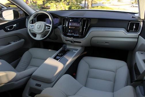 2025 Volvo XC60 Plug-In Hybrid T8 Plus