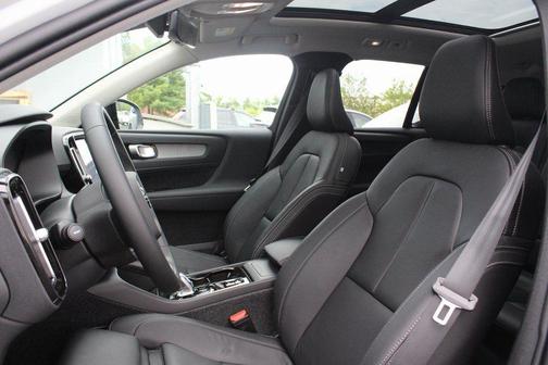 2026 Volvo XC40 B5 Plus