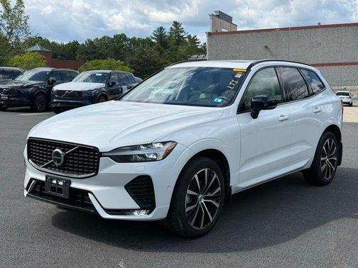 Crystal White Metallic 2024 Volvo XC60 B5 Plus Dark Theme