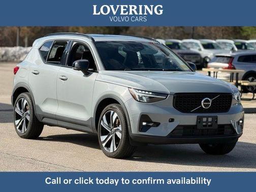 2024 Volvo XC40 B5 Plus Dark Theme