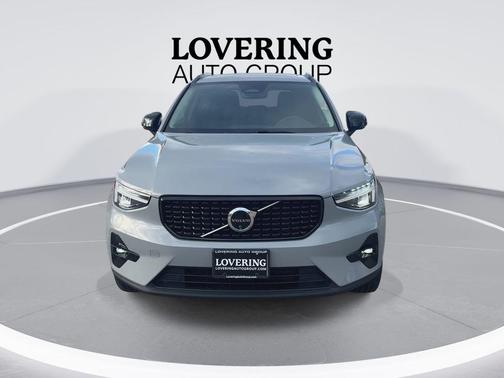 Metallic 2024 Volvo XC40 B5 Plus Dark Theme