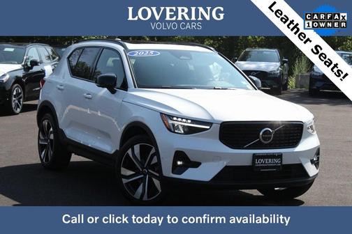 2025 Volvo XC40 B5 Plus Dark Theme