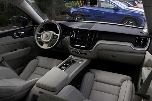 2025 Volvo XC60 Plug-In Hybrid T8 Ultra