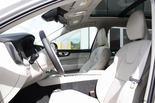2025 Volvo XC60 Plug-In Hybrid T8 Ultra