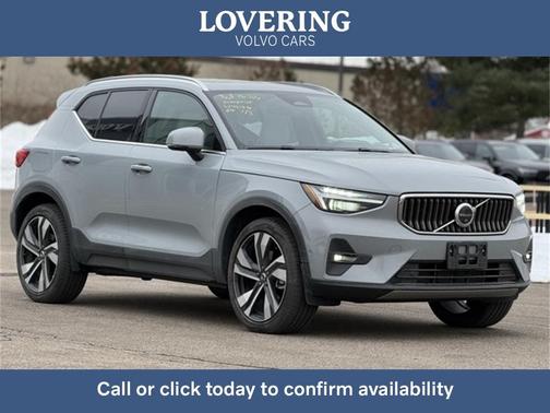 2025 Volvo XC40 B5 Plus Bright Theme