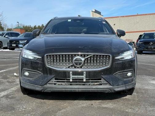 2025 Volvo V60 Cross Country B5 Plus