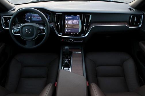 2025 Volvo V60 Cross Country B5 Plus