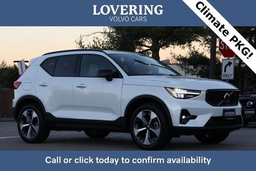 2025 Volvo XC40 B5 Plus Dark Theme