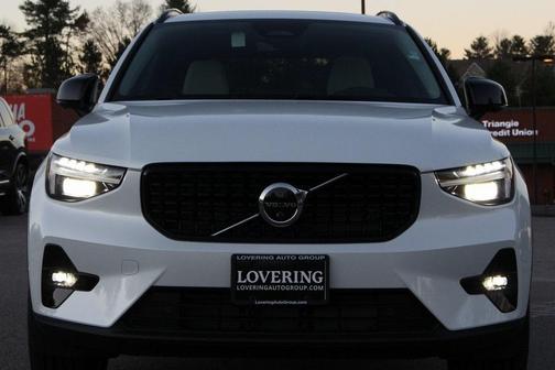 2025 Volvo XC40 B5 Plus Dark Theme