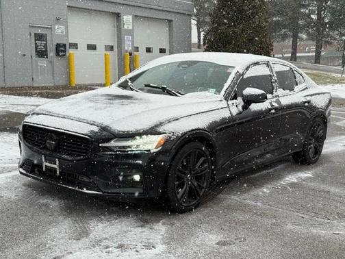 2023 Volvo S60 B5 Plus Black Edition