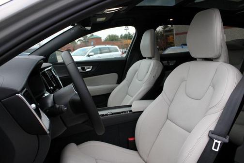 2026 Volvo V60 Cross Country B5 Ultra