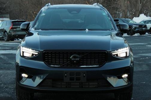 2026 Volvo XC40 B5 Ultra Black Edition