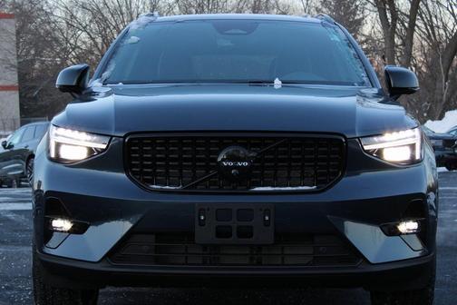 2026 Volvo XC40 B5 Ultra Black Edition