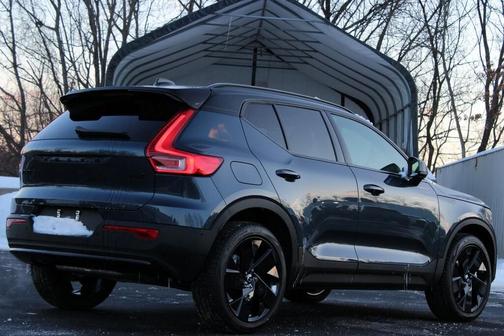 2026 Volvo XC40 B5 Ultra Black Edition