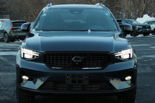 2026 Volvo XC40 B5 Ultra Black Edition