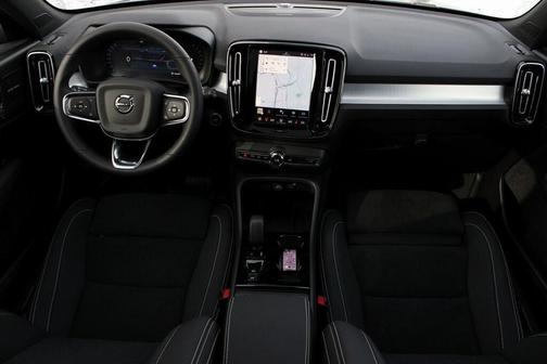 2026 Volvo XC40 B5 Ultra Black Edition