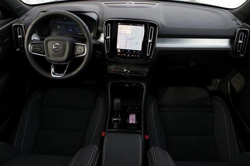 2026 Volvo XC40 B5 Ultra Black Edition