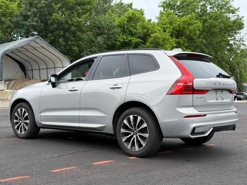 2023 Volvo XC60 B5 Plus Dark Theme