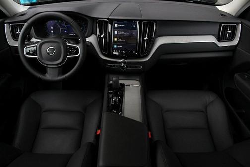 2025 Volvo XC60 B5 Plus