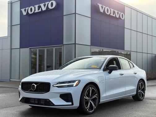 2023 Volvo S60 Recharge Plug-In Hybrid T8 Plus Dark Theme