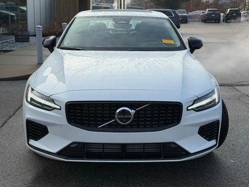2023 Volvo S60 Recharge Plug-In Hybrid T8 Plus Dark Theme
