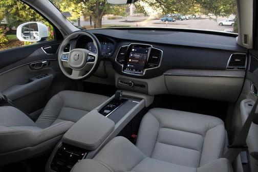 2025 Volvo XC90 Plug-In Hybrid T8 Plus 7-Seater