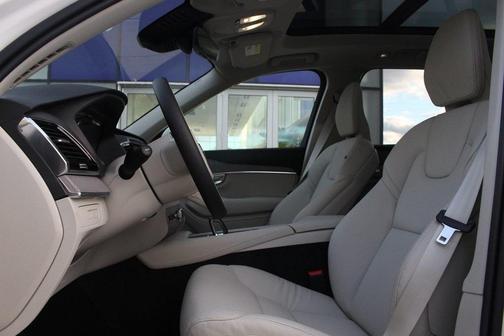 2025 Volvo XC90 Plug-In Hybrid T8 Plus 7-Seater
