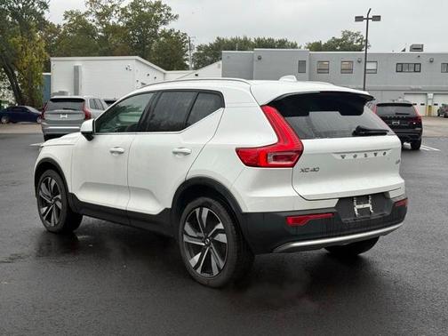 2024 Volvo XC40 B5 Plus Bright Theme
