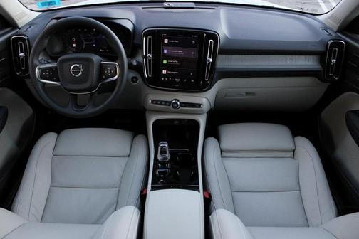 2024 Volvo XC40 B5 Plus Bright Theme