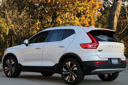 2024 Volvo XC40 B5 Plus Bright Theme