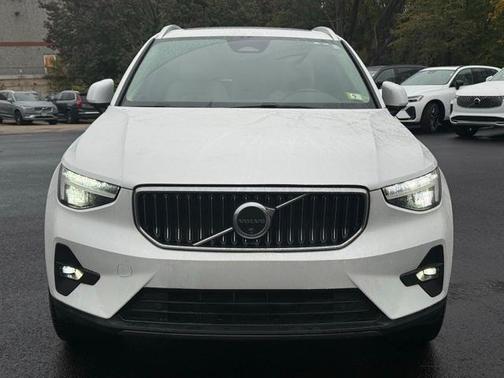 2024 Volvo XC40 B5 Plus Bright Theme