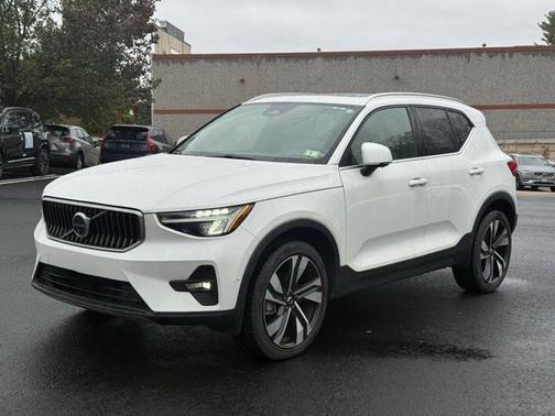 2024 Volvo XC40 B5 Plus Bright Theme