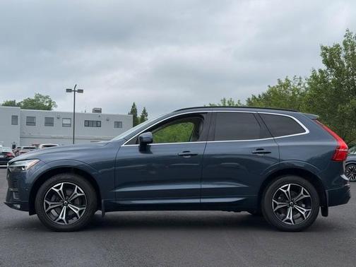 2022 Volvo XC60 B5 Momentum