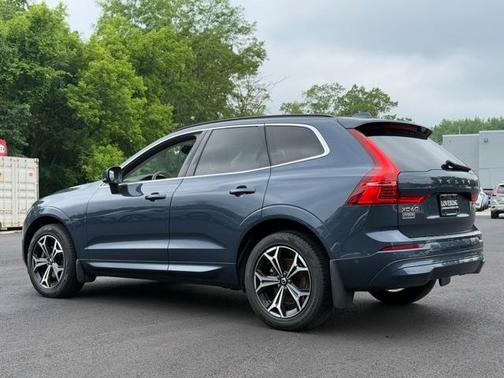 2022 Volvo XC60 B5 Momentum