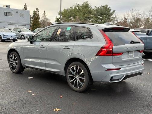 2025 Volvo XC60 B5 Plus