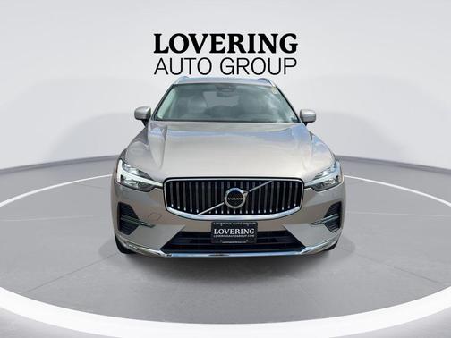 Bright 2023 Volvo XC60 B5 Ultimate Bright Theme