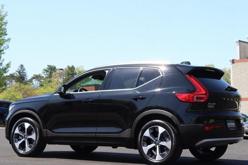 2025 Volvo XC40 B5 Core Bright Theme